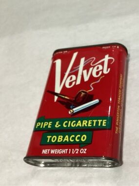 Vtg. Velvet PIPE & CIGAR Tobacco Liggett and Myers’s net weight 1 1/2oz tin.